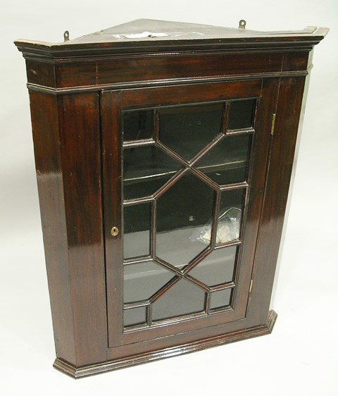 A 19TH CENTURY MAHOGANY GEORGIAN STYLE HANGING CORNER CUPBOARD (with later alterations, having