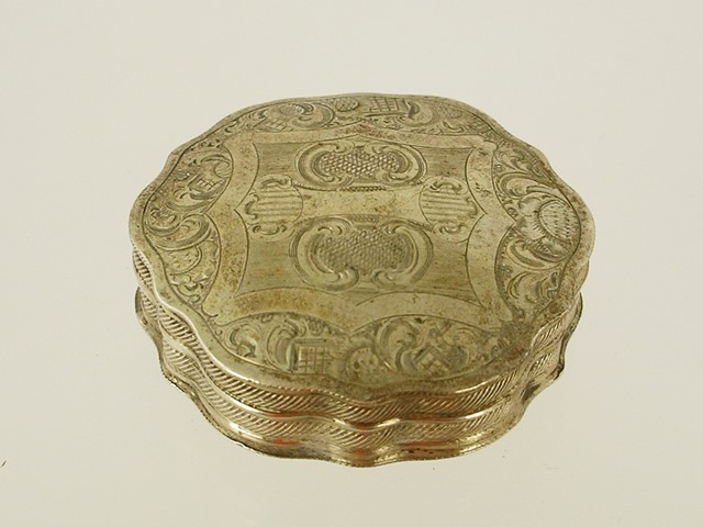 A FOREIGN SILVER COLOURED METAL, POSSIBLY 19TH CENTURY DUTCH, PILL BOX having fancy wavy surround,