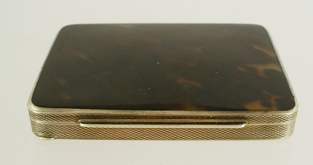 A 20TH CENTURY FOREIGN SILVER COLOURED METAL OBLONG BOX, having tortoiseshell inset hinged lid,