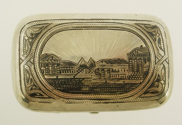 A 19TH CENTURY RUSSIAN SILVER SNUFF BOX of rectangular cushion form, the lid niello worked with an