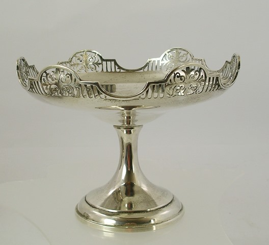 JAMES DIXON & SONS A SILVER TAZZA, having applied wire shaped rim with fretted sides, on plain belly