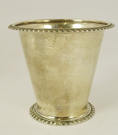 WALKER & HALL A CONICAL SILVER BONBONNIERE, having applied gadroon wire rim and foot, Birmingham,