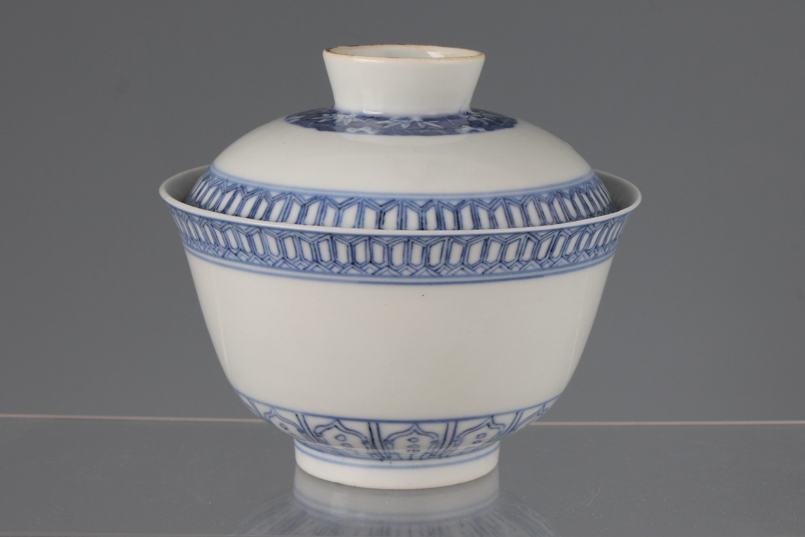 A Chinese porcelain tea bowl and cover of gaiwan form, saucer lacking, the footed body decorated in