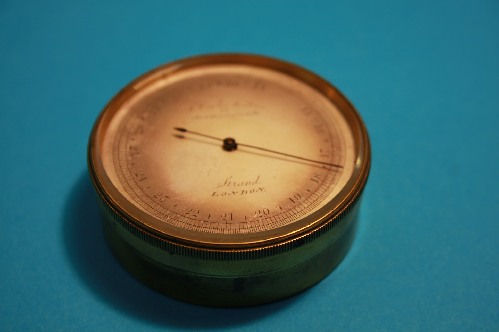 A gilt metal pocket gauge, T Cooke & Sons, 31 Southampton Street, Strand, London.4.5 cm diameter