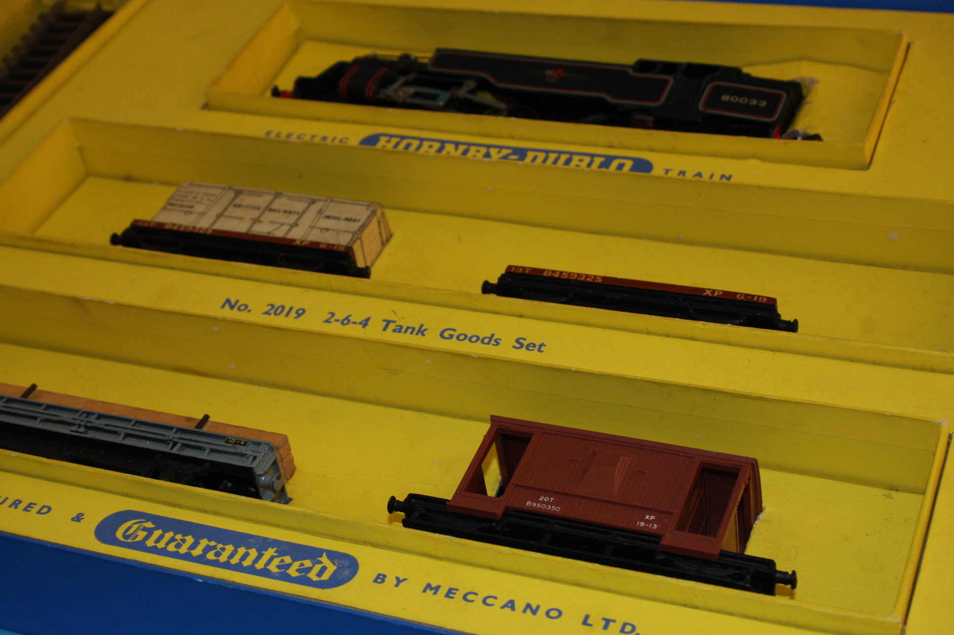 A Hornby Dublo "OO" gauge 2019 2-6-4 tank goods train (2 rail), boxed. - Bild 2 aus 3