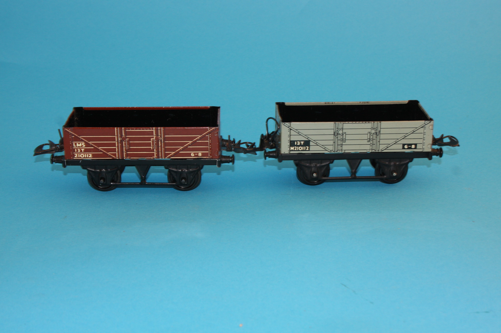 Nine Hornby "O"gauge rolling stock to include No1 goods van, No20 side tipping wagon, No20 petrol - Bild 3 aus 3