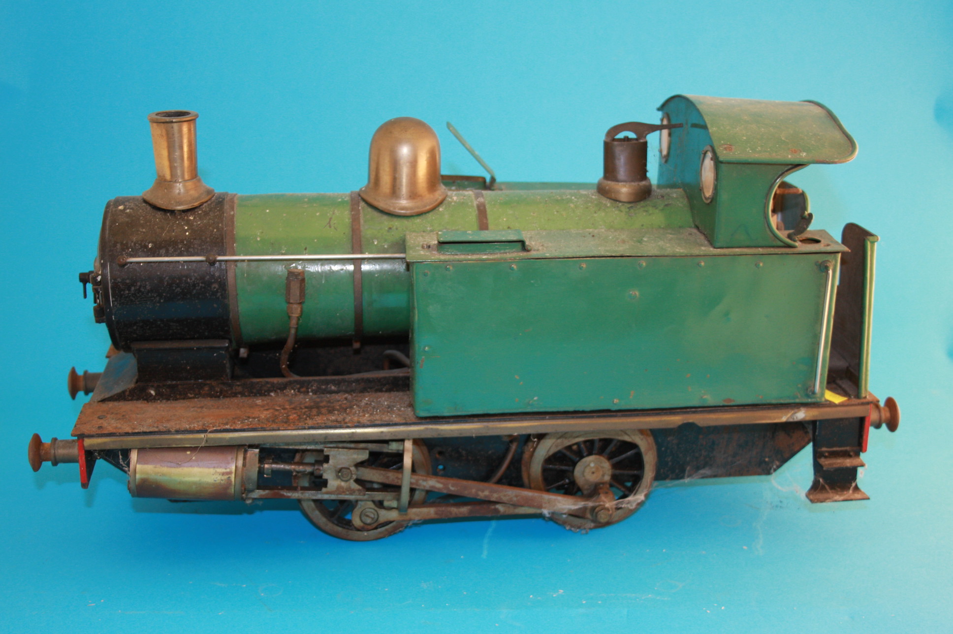 A 3.5 inch gauge live steam engine, with green livery, (no boiler certificate).51 cm long