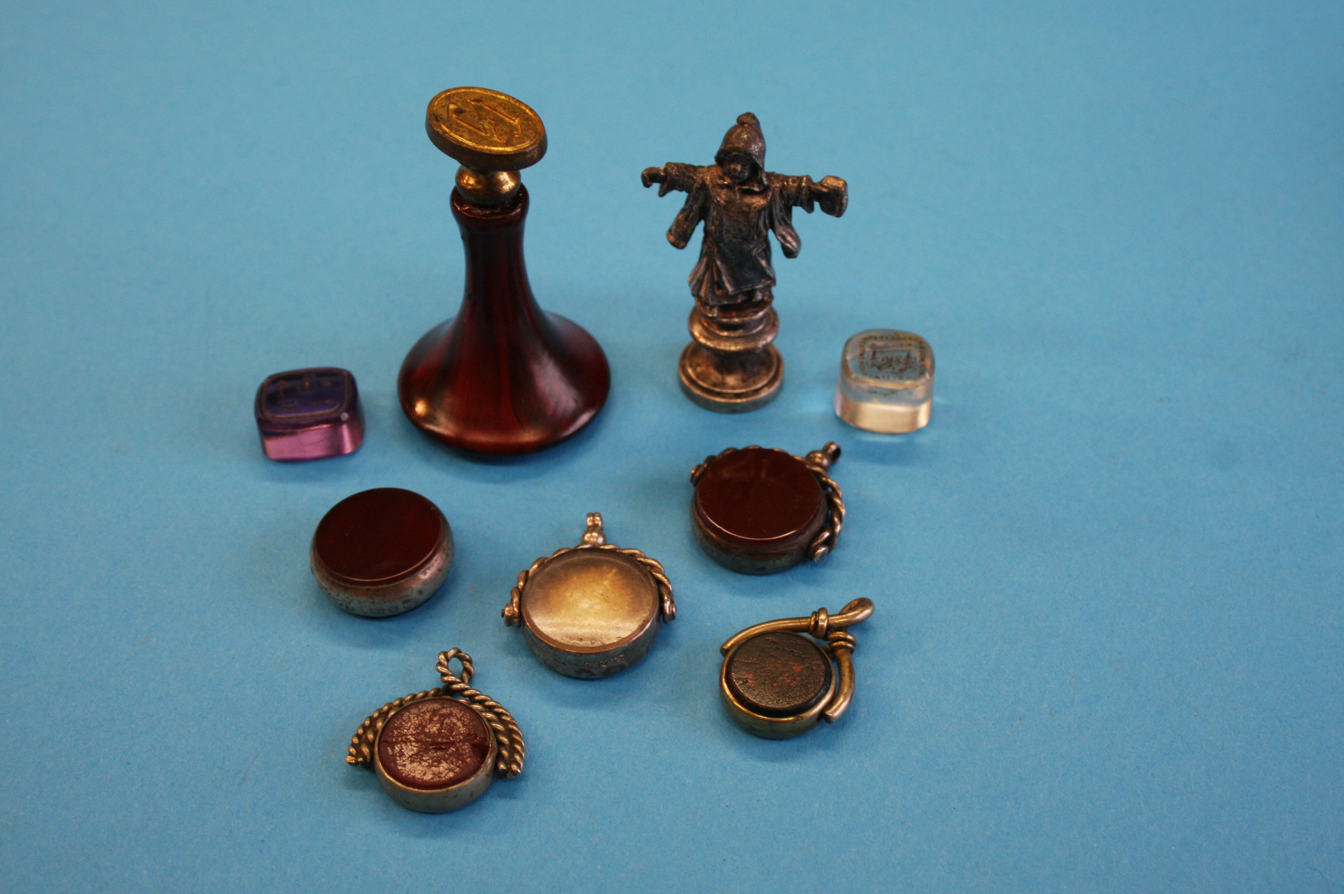 Nine various glass and agate seals and swivel fobs.