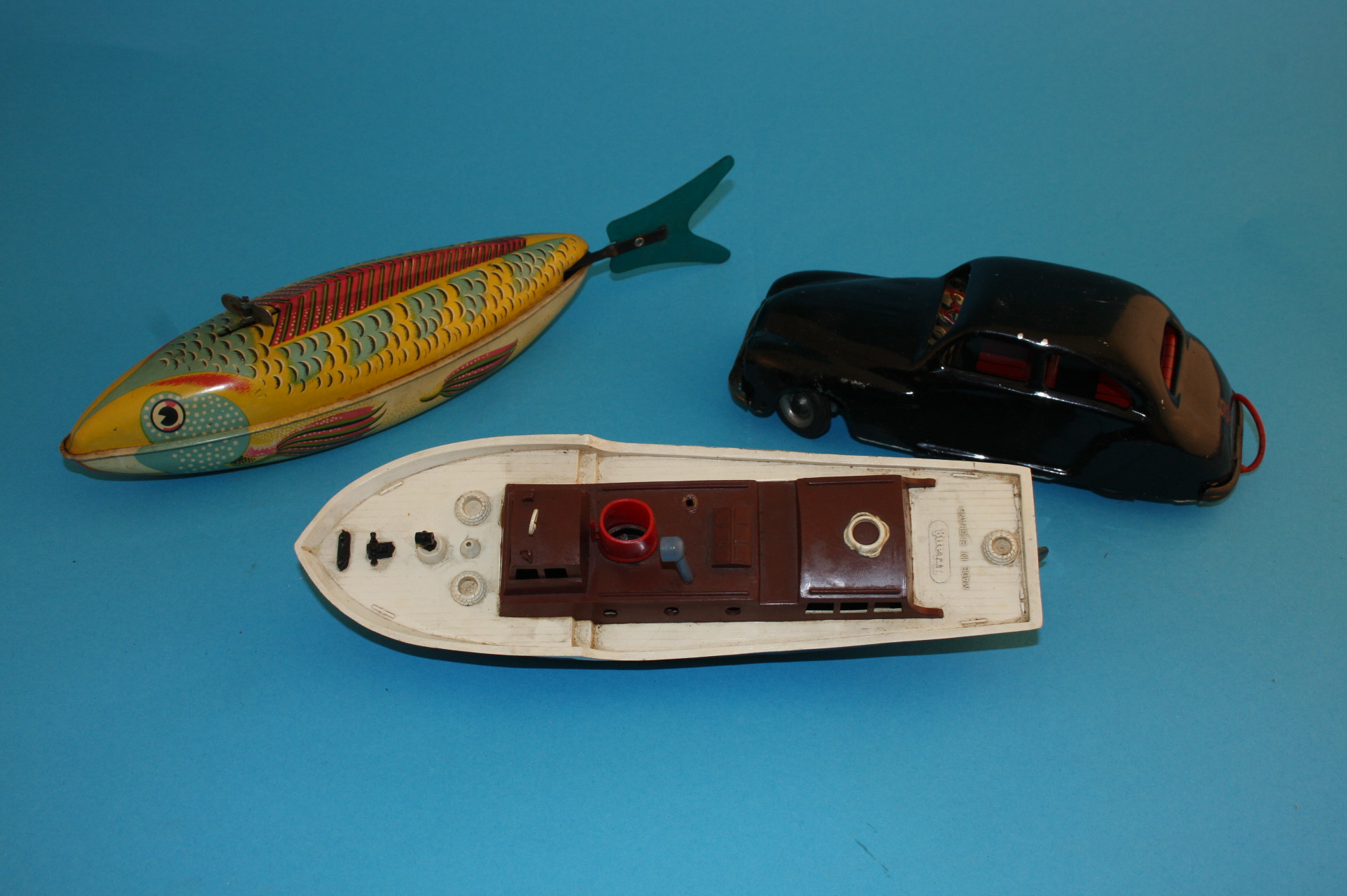 A boxed Sutcliffe model Hawk clockwork speed boat; two boxed Penguin Series 4 clockwork "Naval - Bild 4 aus 4