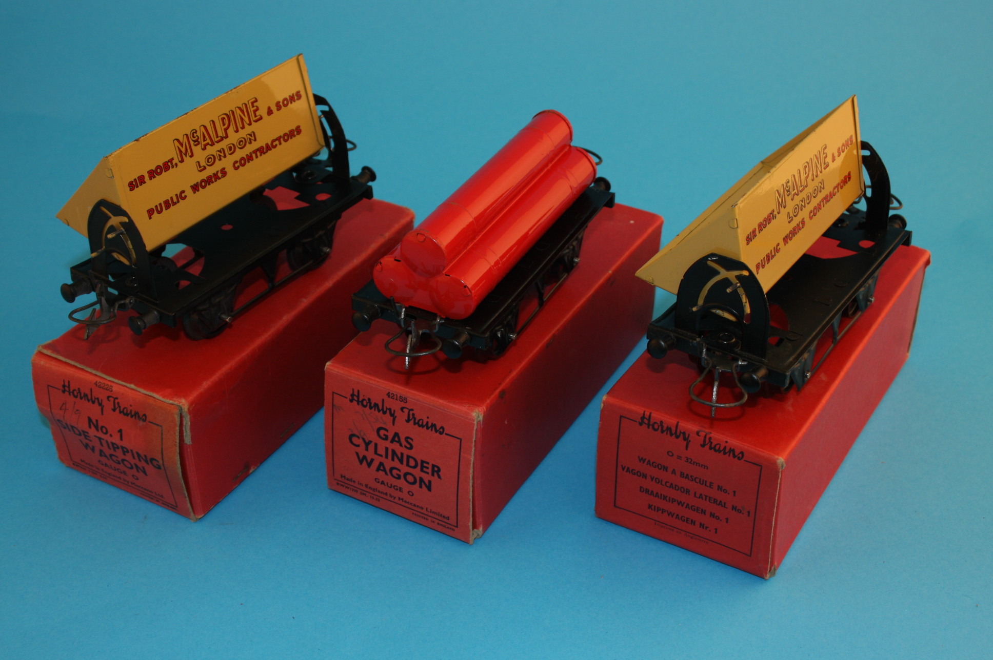 Ten Hornby "O" gauge rolling stock to include two No1 side tipping wagons, No1 refrigerator van, a - Bild 3 aus 3