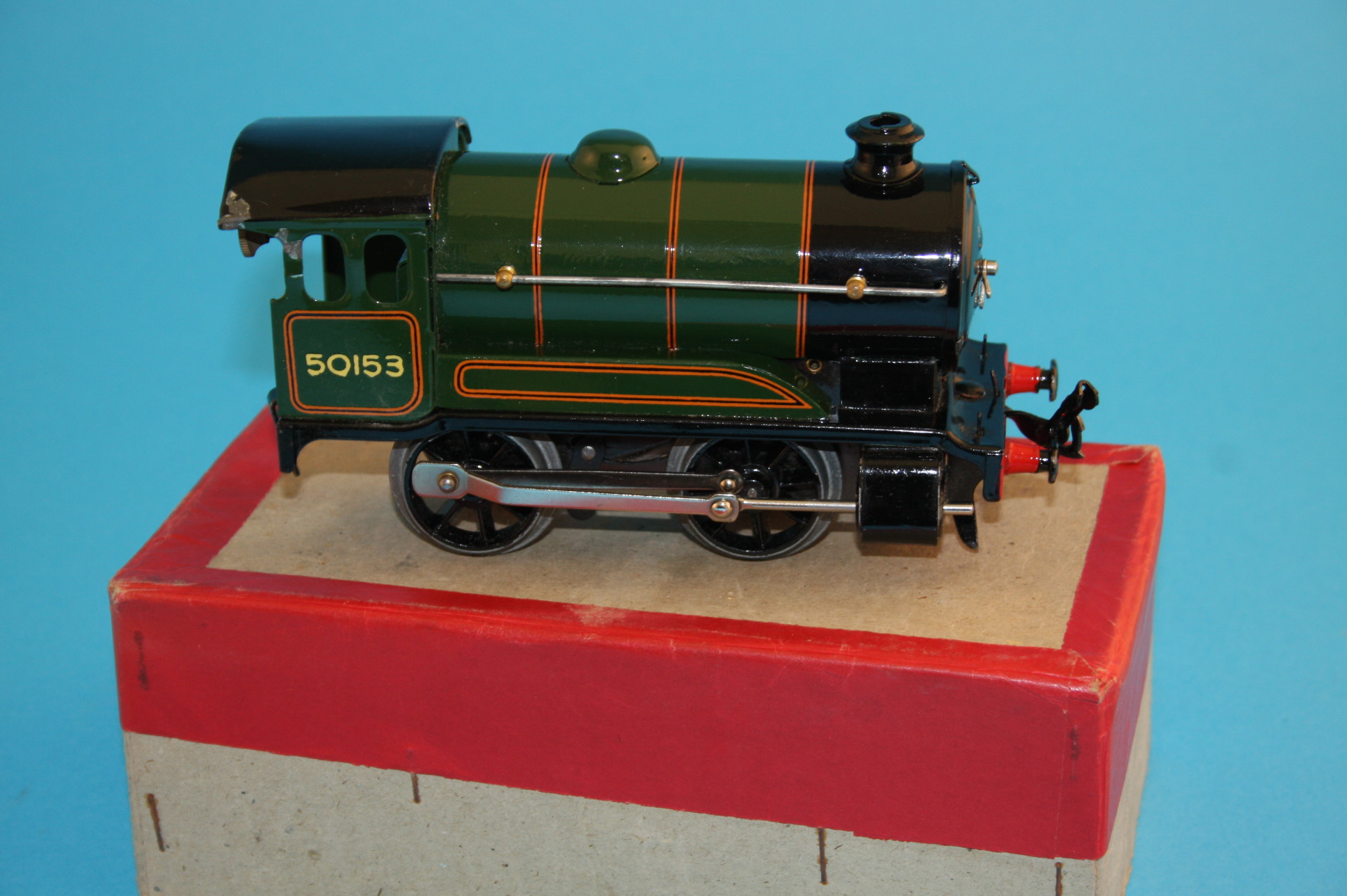 A Hornby "O" gauge clockwork 501, 0-4-0 1842 LNER tender and locomotive with green livery (unboxed); - Bild 2 aus 3