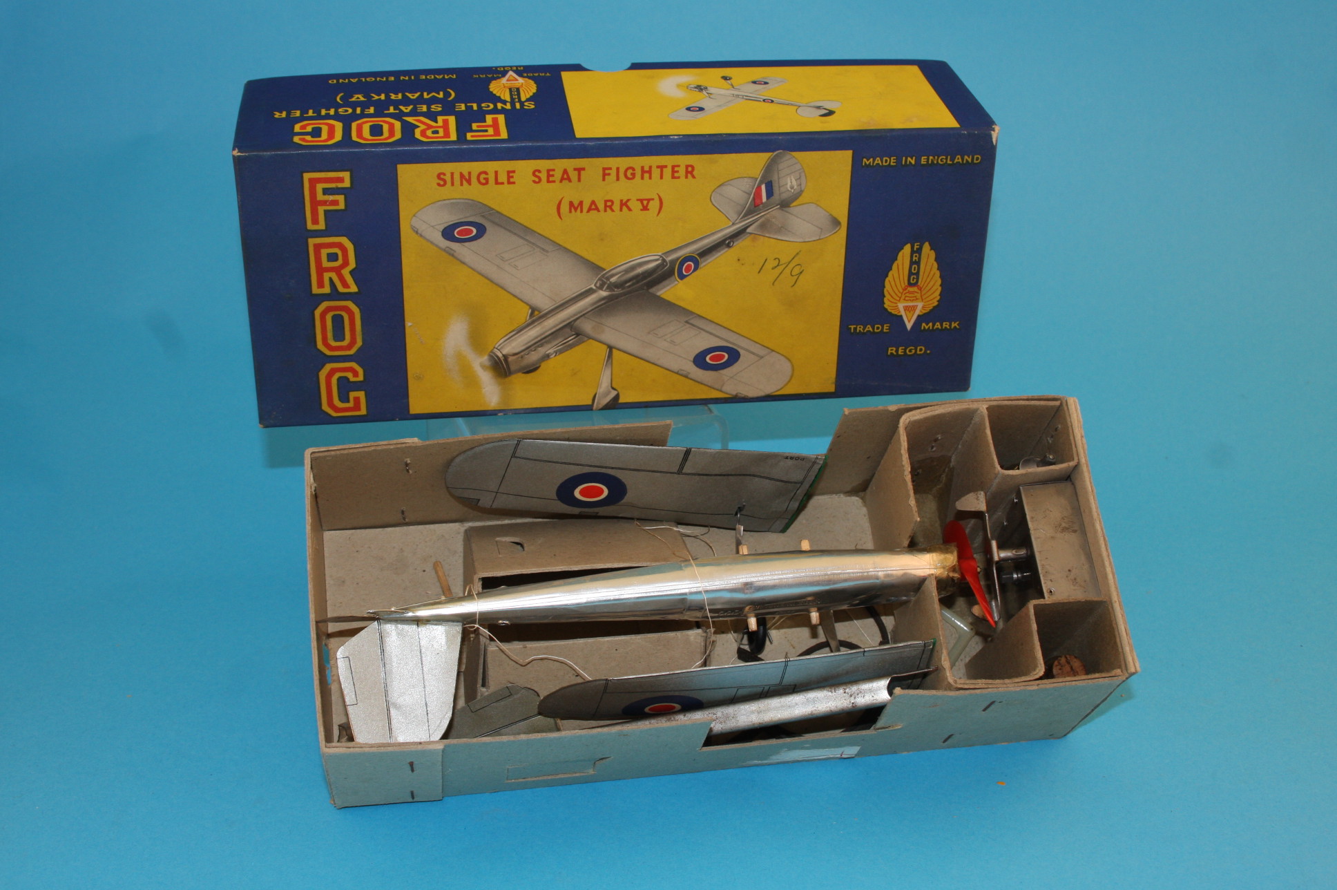 A model Frog Single Seater Fighter (Mark V) made by International Model Aircraft Ltd (boxed); and a - Bild 2 aus 2