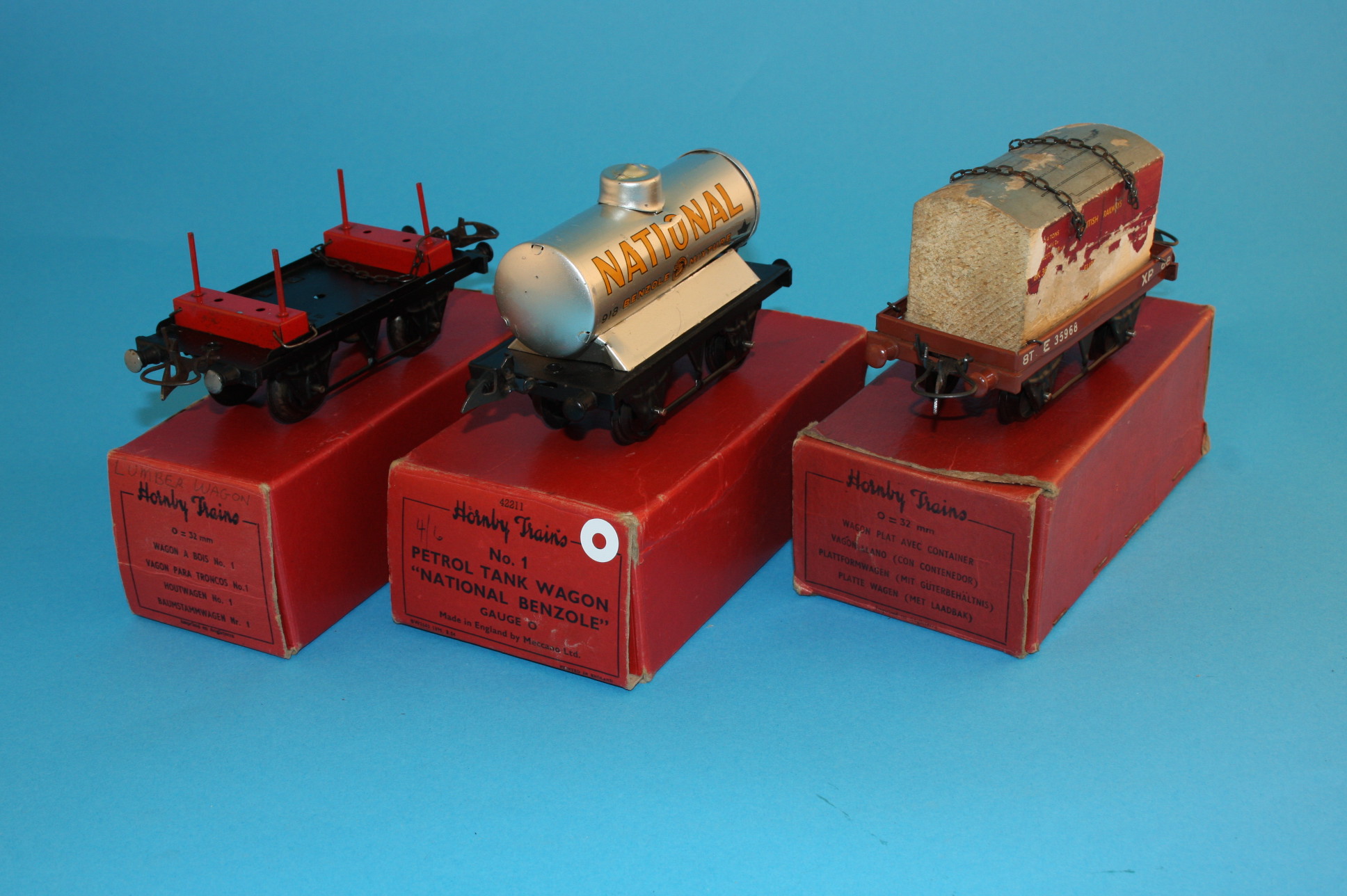 Ten Hornby "O" gauge rolling stock to include two No1 side tipping wagons, No1 refrigerator van, a - Bild 2 aus 3