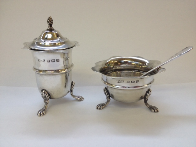 Silver pepper pot and matching open salt bowl with E.P.N.S spoon. Birmingham, 1911, Fattorini & Sons