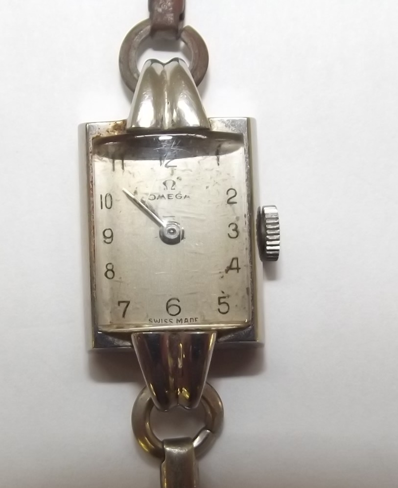 Vintage ladies Omega watch, 15 jewels case number 240 3823 5, Number on movement 10782665, needs