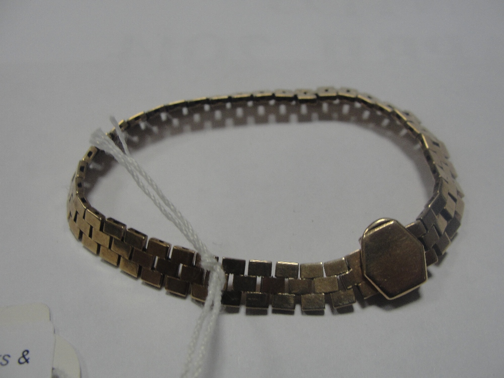 A 9ct articulatd 3 bar bracelet