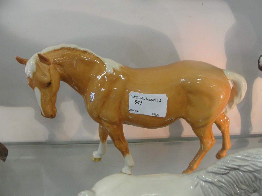 A Beswick palamino horse head turned to left