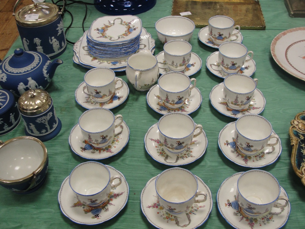 A 'Dainty Dinah' Royal Albert service (approx 40 pieces)