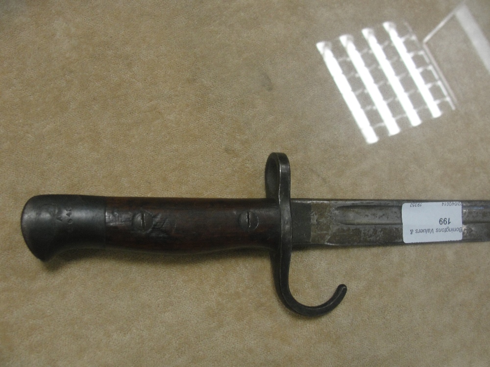 An Edwardian 18" bayonet (1907)   CONDITION REPORT:  In good condition, release button working