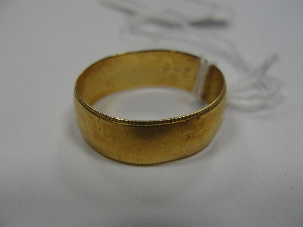 An 18ct large wedding band ring