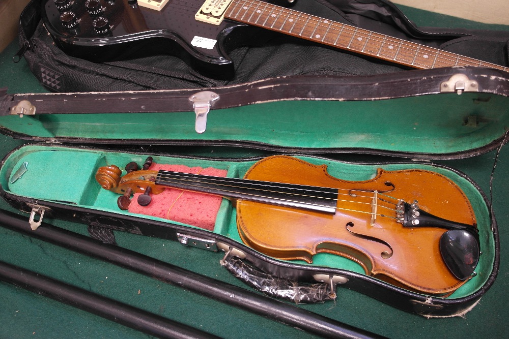 A cased violin (no bow)