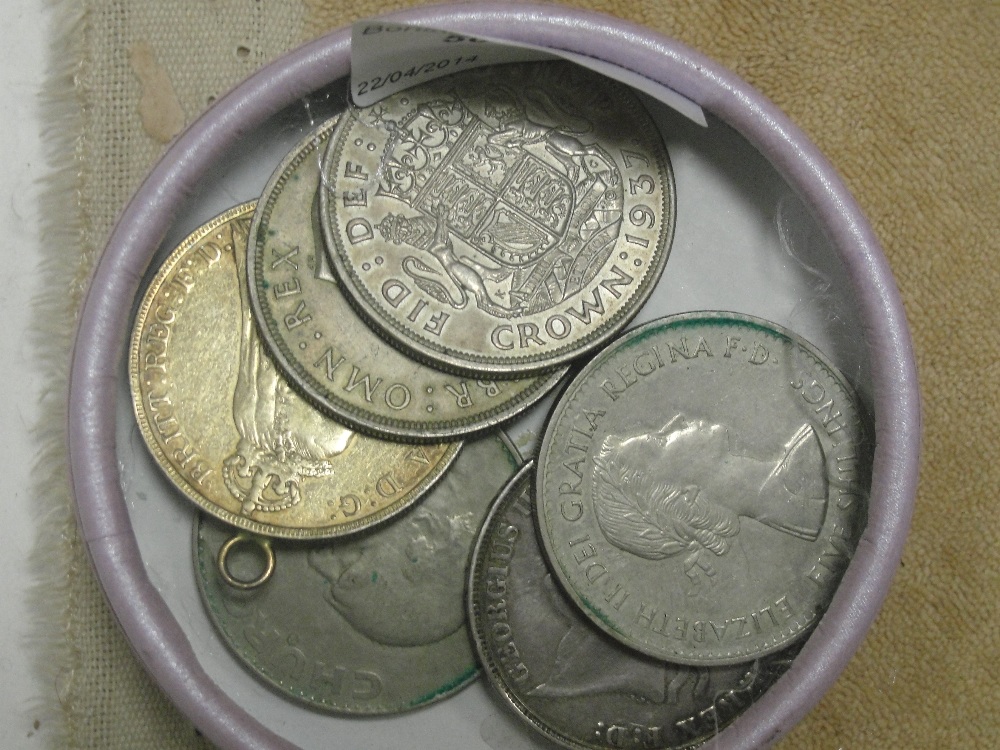 A quantity of crowns to inc an 1822 Georgian Secundo example, 1890 mounted and two 1937 crowns