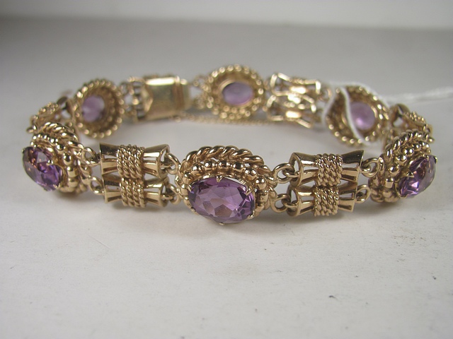 A 9ct gold amethyst bracelet