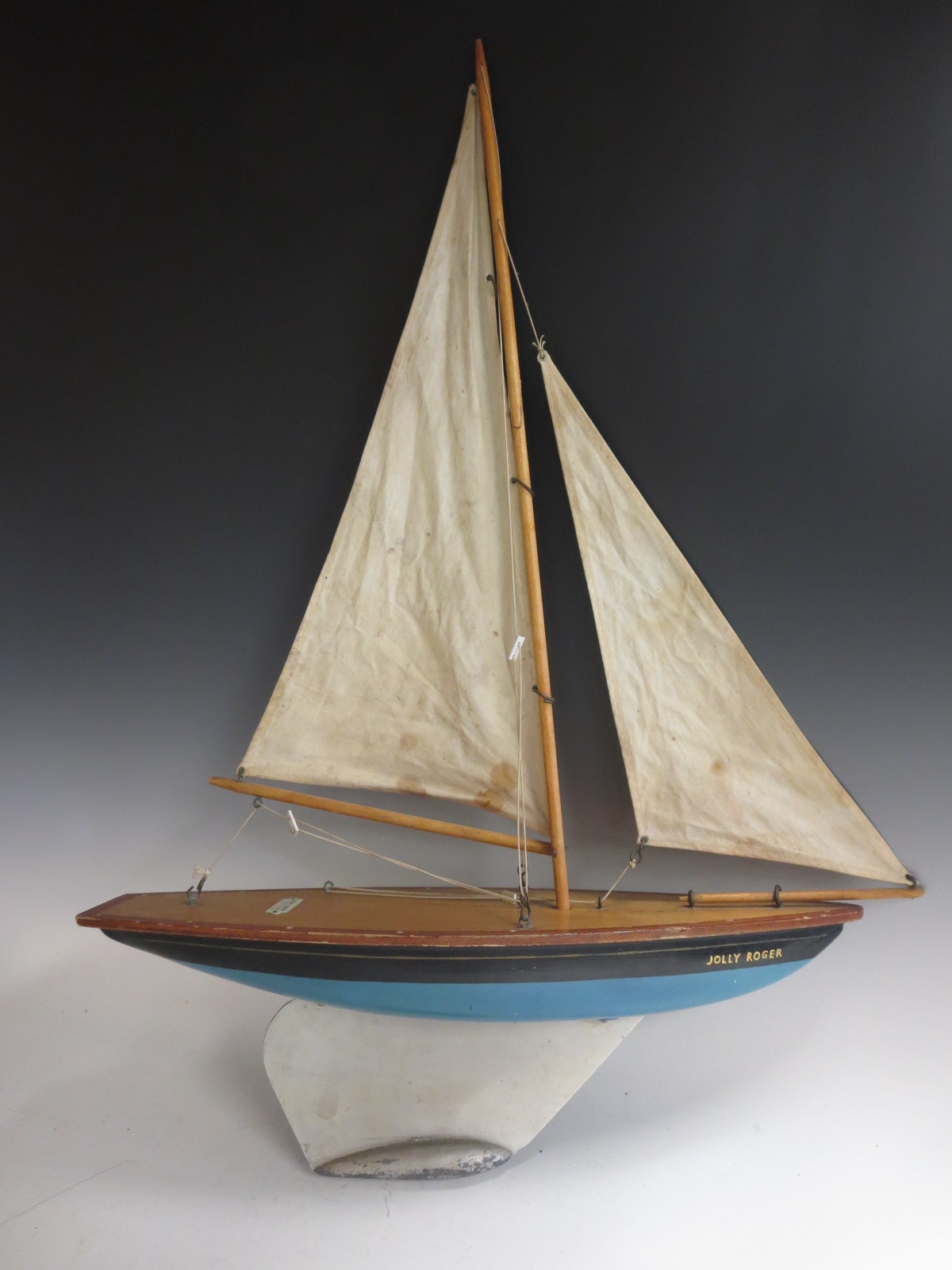 A wooden Milbro  Ailsa  pond yacht