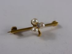 18 ct Diamond and Pearl Clover Leaf Bar Brooch, approx 2 gms