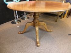 An Edwardian Oak Circular Dining Room Table on pedestal base, approx.  131 cms diameter.