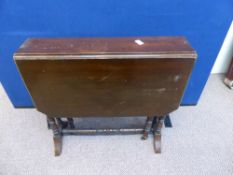 An Edwardian Mahogany Sutherland Table on turned legs, approx. 86 x 71 x 69 cms.