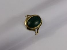 A Lady`s 333 stamp Yellow Gold and Malachite Ring, approx 4.1 gms.