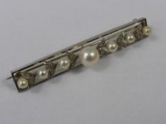 Lady`s Art Deco 9ct White Gold Pearl and Diamond Bar Brooch, the brooch set with central pearl (