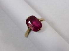 Lady`s 18 ct Yellow Gold Pink Stone Ring (possibly a red Spinel), size N, approx 2.3 gms