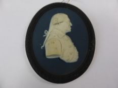 An antique Wedgwood oval plaque depicting Charles Macklin, approx. 12 x 9 cms.