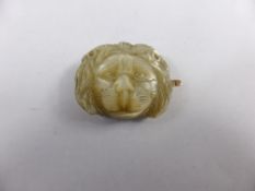Lady`s 9ct gold (tested) hand carved mother of pearl clasp in the form of a lion, approx. 3 x 2.8