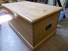 Vintage pine blanket box with metal carrying handles to each side, approx. 95 x 54 x 50 cms.