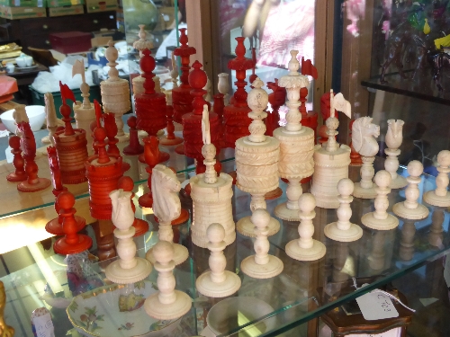 A complete set of English bone chess pieces, the pieces range from 4 to 14 cms.