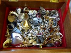 Collection of assorted jewellery including a lady`s 9ct gold wristwatch, lady`s enamel and seed
