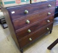 Victorian mahogany chest of drawers on plug feet having four graduated drawers, approx. 114 x 58 x