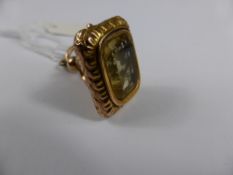 An Antique 9ct Yellow Gold and Citrine Fob, approx 7.4 gms. 10 x 15 mm.