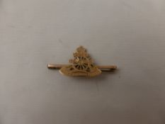 9ct Gold Royal Artillery Stick Pin, the pin reads `Quo Fas Et Gloria Ducant`.