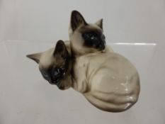 Beswick porcelain study of Siamese kittens together with a Beswick style rectangular posy vase (2)