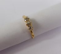 Lady`s 18 ct Gold and Diamond Ring, the 18 ct ring set with three diamonds, 8 to 9 pts each, size