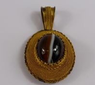 Antique 9 ct Agate Mourning Brooch, the brooch having rope form collar mount set with single agate