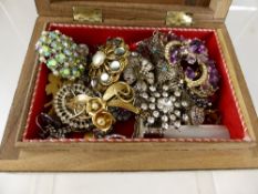 A collection of misc. costume and other jewellery incl. brooches earrings and silver filigree