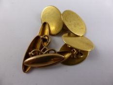 A pair of gent`s 18 ct gold cuff links, approx. 8.8 gms together with a pair of gent`s 9 ct gold "