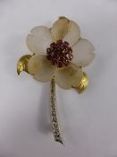 A Lady`s 18 ct Yellow Gold and White Gold Rock Crystal Diamond and Ruby Flower Brooch, 10 x 2.5 mm