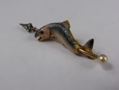 An 18 ct Yellow Gold and Enamel, Pearl and Diamond Trout Spear Brooch, 4.3 mm pearl approx 10 pts