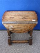 Small Victorian oval oak drop leaf occasional table, approx. 63 x 48 x 48 cms.